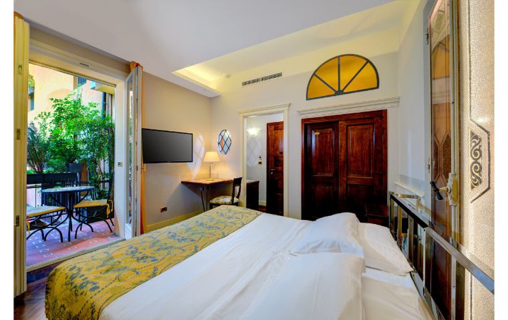 Chambre double deluxe art hotel commercianti bologne Chambre double deluxe art hotel commercianti bologne