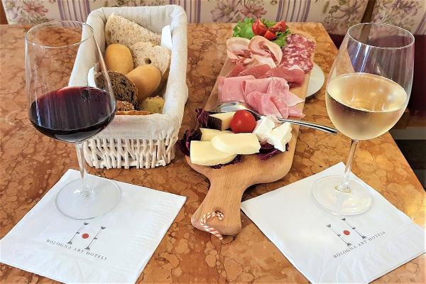 ROOM SERVICE AVEC FRAIS Art Hotel Orologio Bologne ROOM SERVICE AVEC FRAIS Art Hotel Orologio Bologne