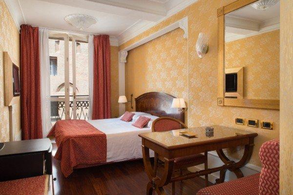 Chambre Deluxe Art Hotel Orologio Bologne Chambre Deluxe Art Hotel Orologio Bologne