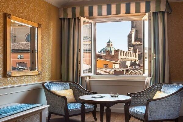 Suite Deluxe Sulla Via Della Seta Art Hotel Orologio Bologne Suite Deluxe Sulla Via Della Seta Art Hotel Orologio Bologne