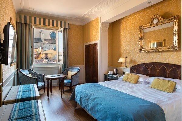 Suite Deluxe Sulla Via Della Seta Art Hotel Orologio Bologne Suite Deluxe Sulla Via Della Seta Art Hotel Orologio Bologne